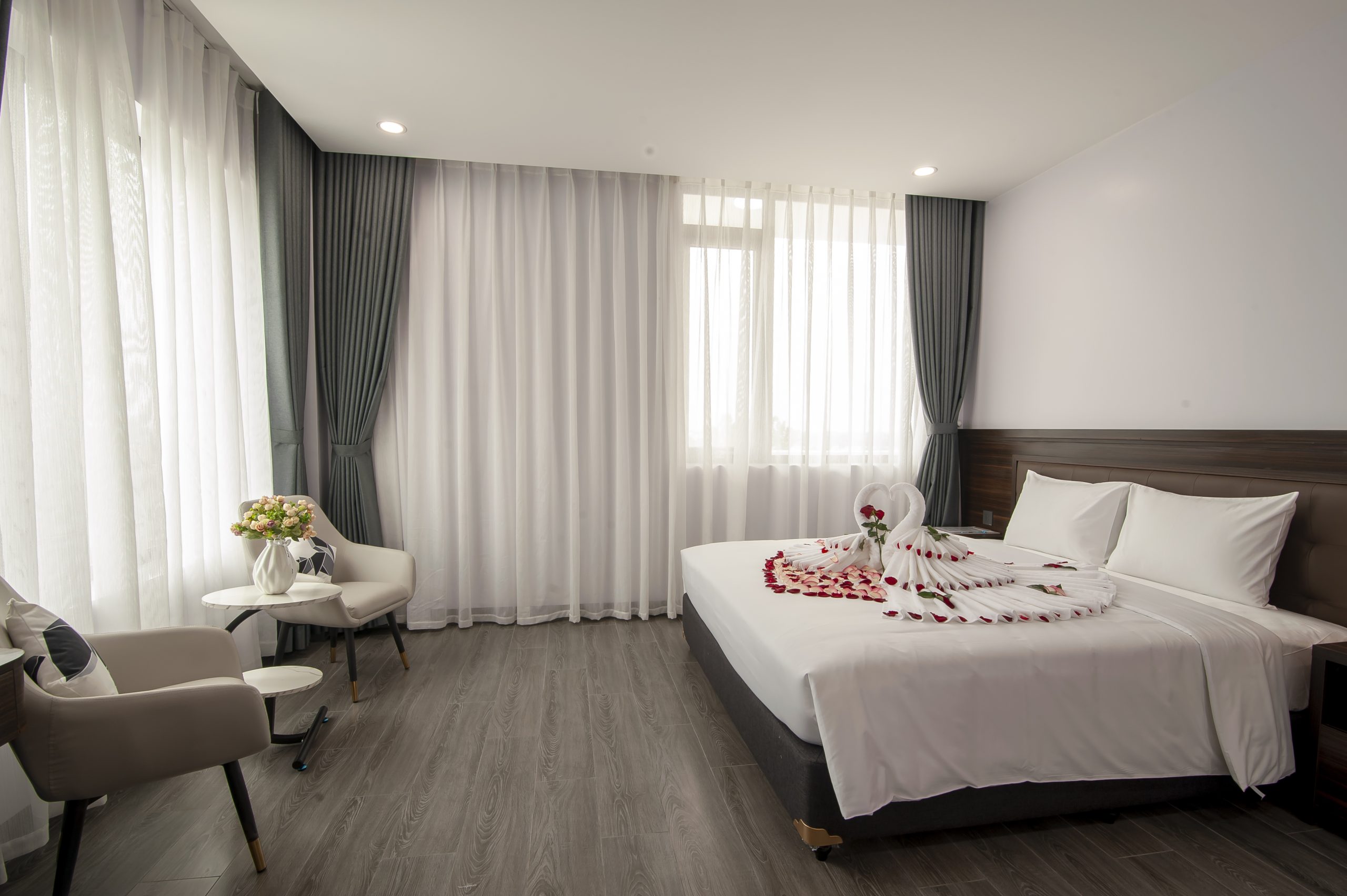 KHÁCH SẠN RIVERSIDE QUẢNG YÊN HOTEL