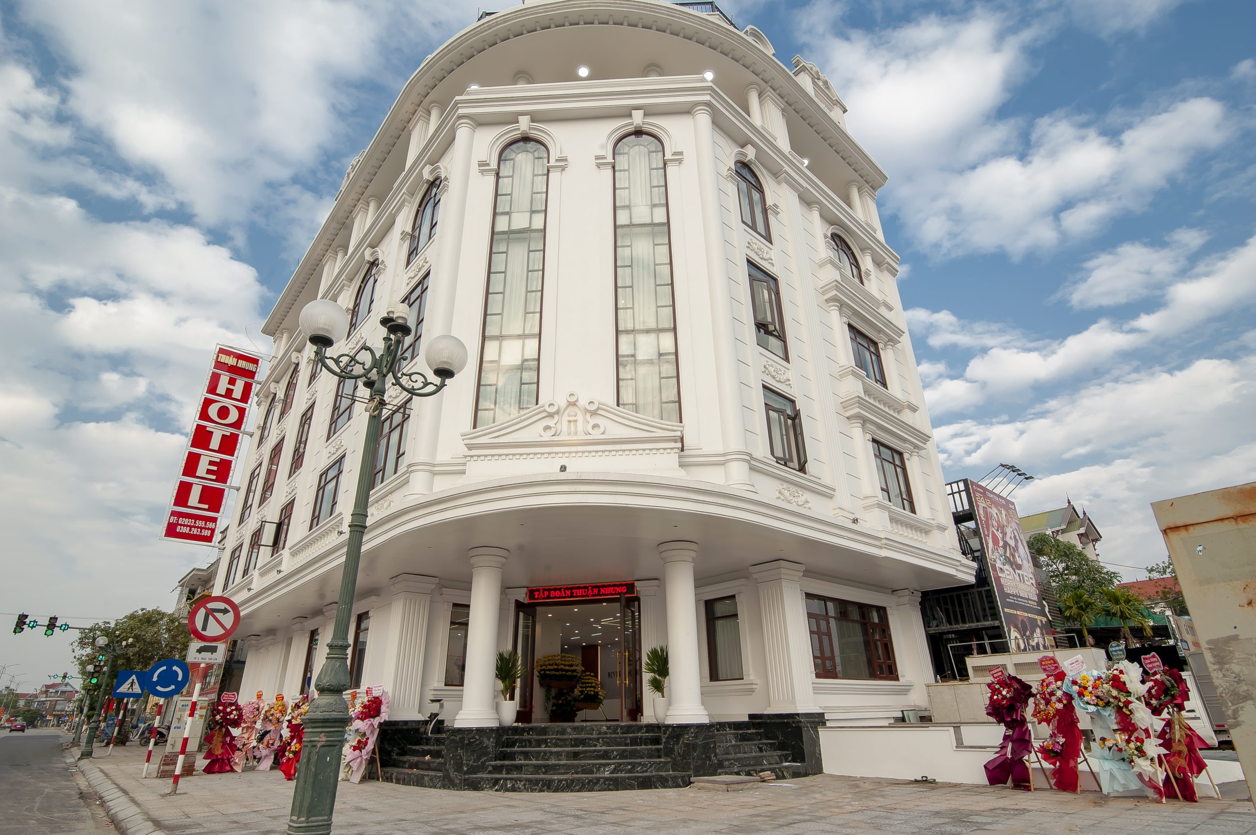 KHÁCH SẠN TRUNG TÂM QUẢNG YÊN